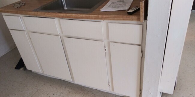 kitchen - 2712 Berry St