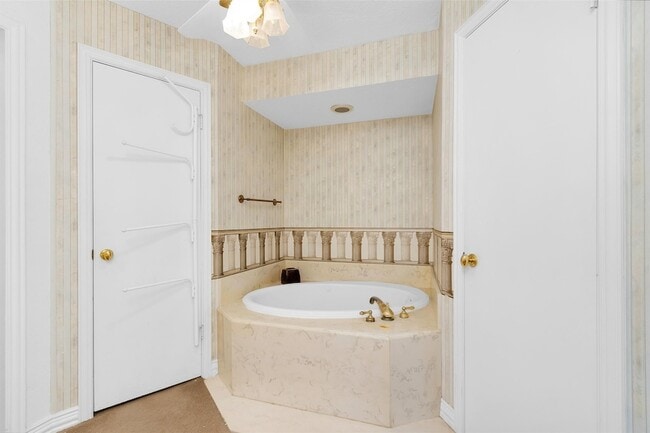 Building Photo - 11634 Southlake Dr