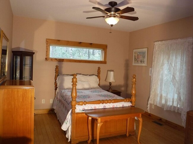 Building Photo - 291 Leamon Dr