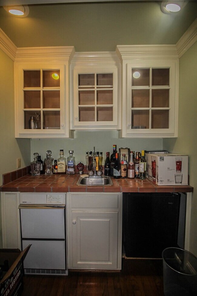 Building Photo - 4265 Deerwood Ln
