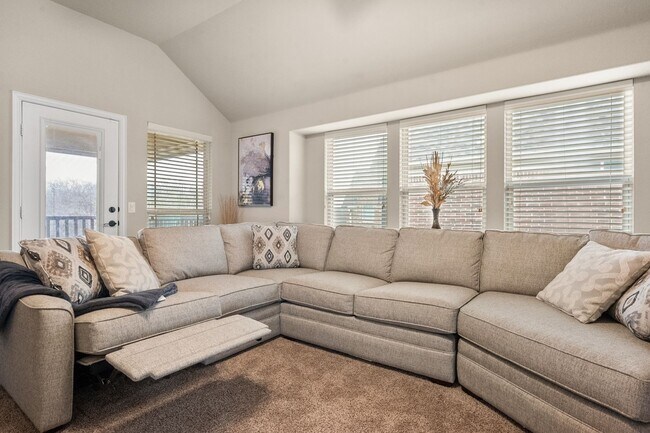 Building Photo - Fully Furnished Home in South Grand Prairi...