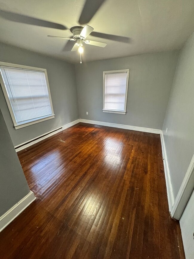 Building Photo - 4 bed 2 bath house in Petersburg