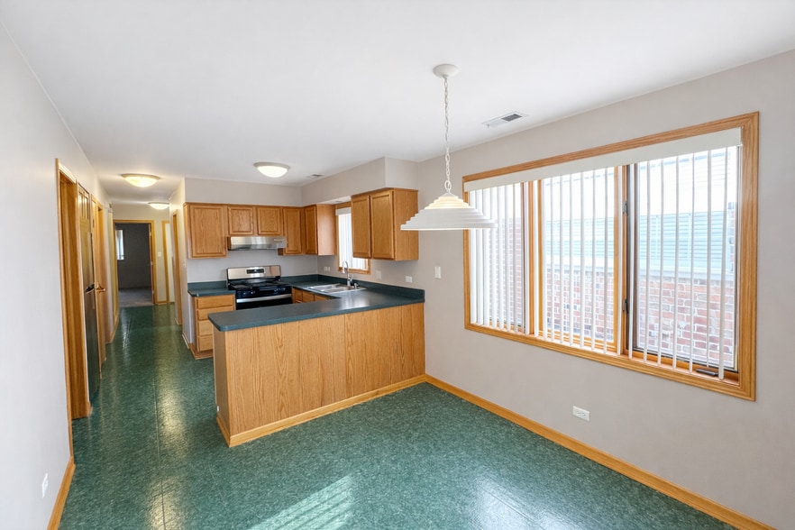 Building Photo - 3212 S Union Ave