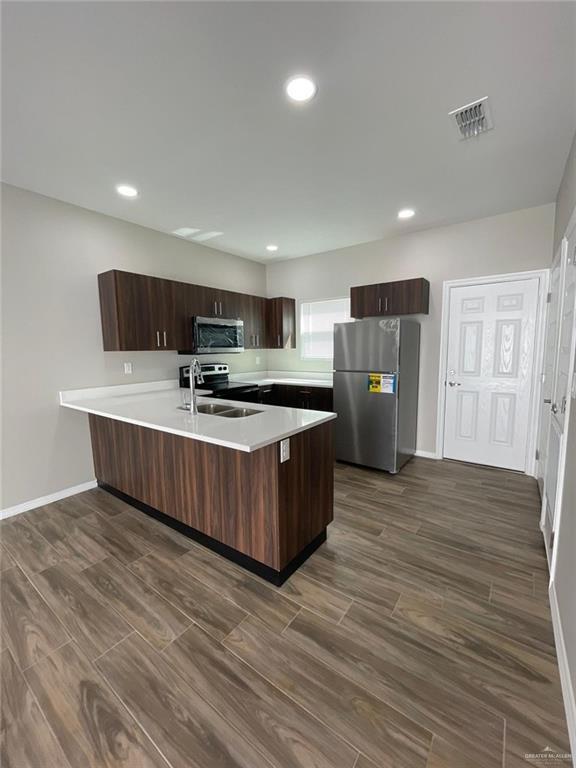 Building Photo - 14 E Walnut Ave