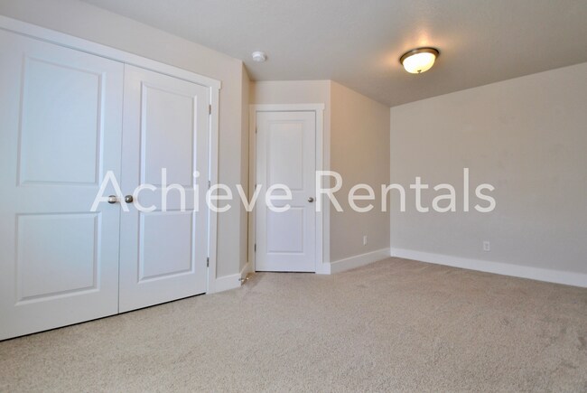 Building Photo - 2053 N 380 E