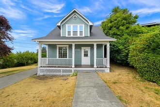 Building Photo - Large Single Family home with Bonus Room!