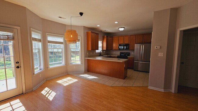 Building Photo - Prestigious 3 Bedroom Home!!!