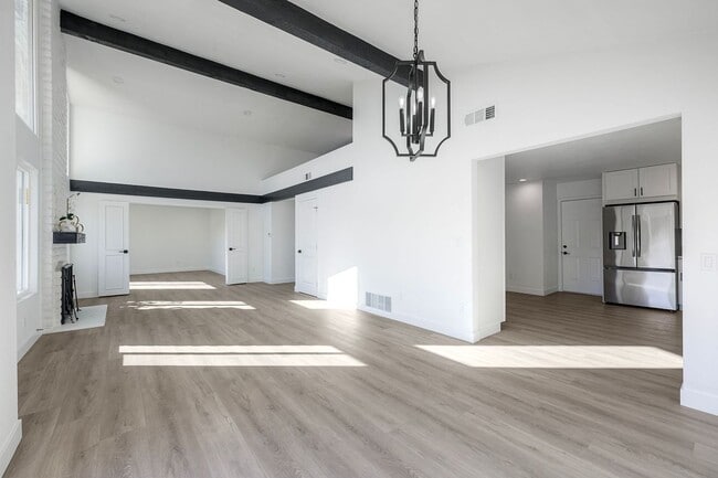 Building Photo - Beautifully remodeled single-story home in the heart of Solana Beach!