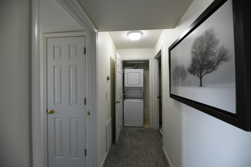 Building Photo - 1335 Summit Ave