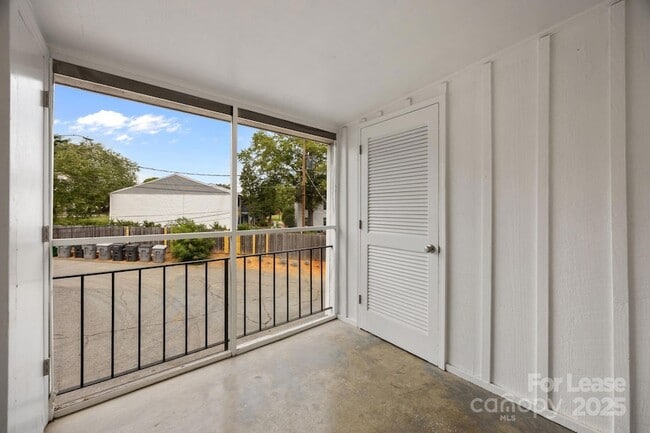 Building Photo - 922 McAlway Rd