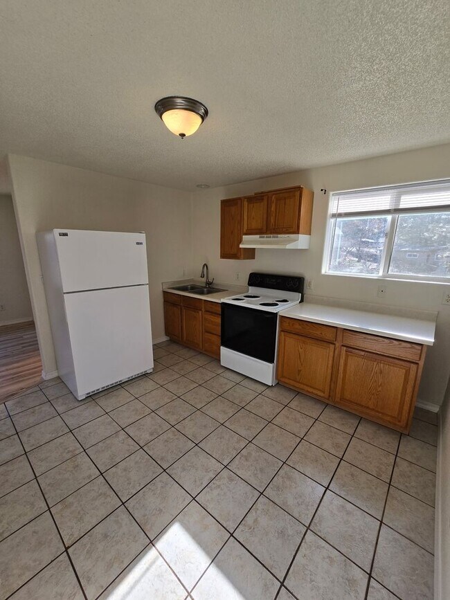 Building Photo - THIS 1 BEDROOM 1 BATH IS A GEM ON THE EAST SIDE OF MEDFORD