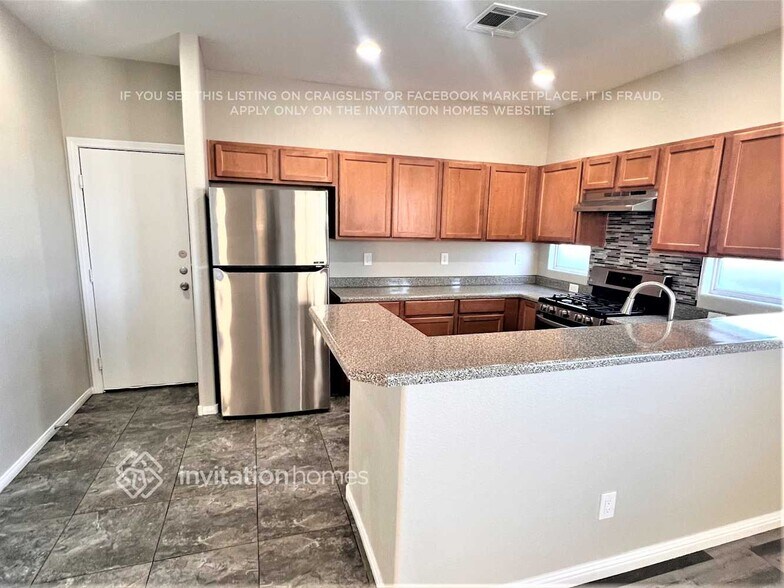 Building Photo - 708 Emerald Idol Pl