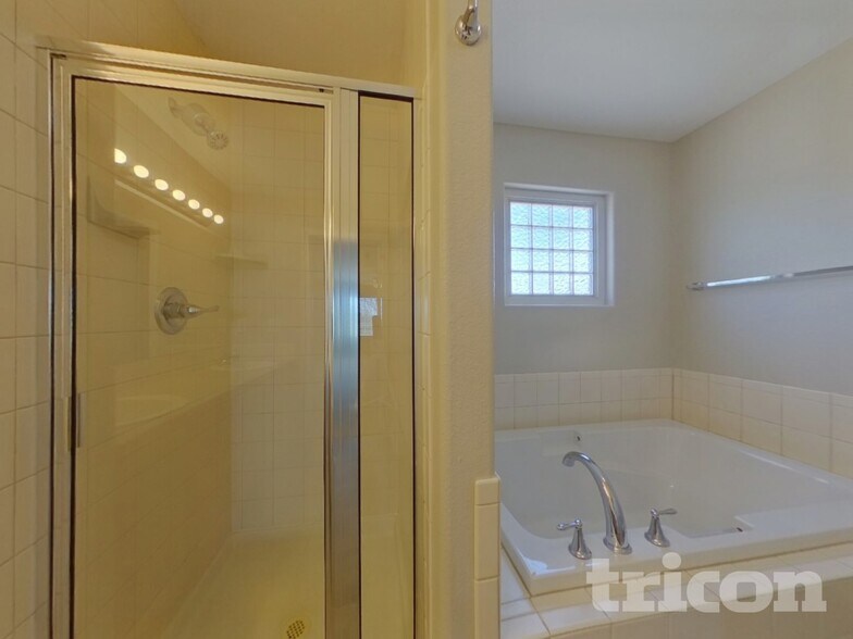 Building Photo - 385 Longspur Dr