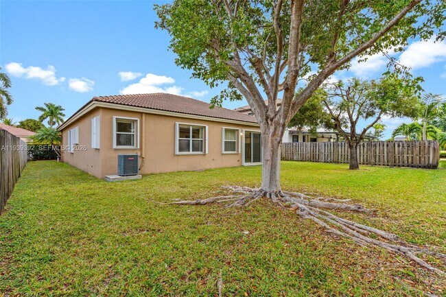 Building Photo - 1924 SE 17th Ct