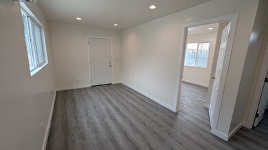 Building Photo - 1916 Pasadena Ave