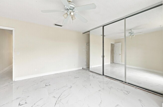 Building Photo - 5120 Elmhurst Rd