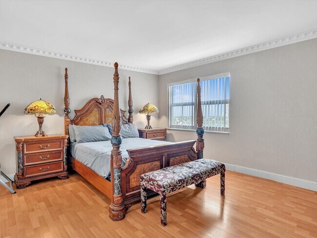 Building Photo - 401 Golden Isles Dr