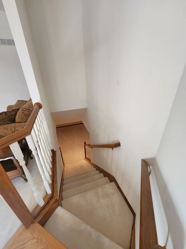 Building Photo - Executive 3+BR, 3BTH Rancher, 2car gar (with ALL utilities only $450/mo) and lawncare and snow re...
