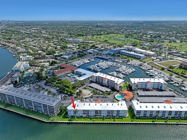 Building Photo - 28 Yacht Club Dr