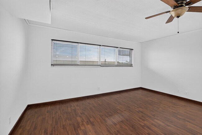 Building Photo - 200 Waterway Dr S