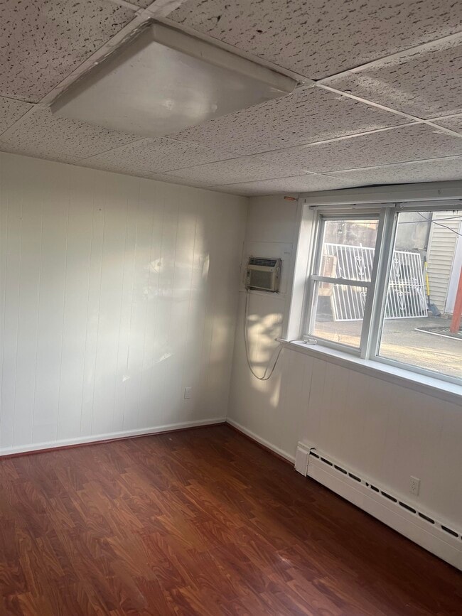 Building Photo - 1211 Hillside Pl