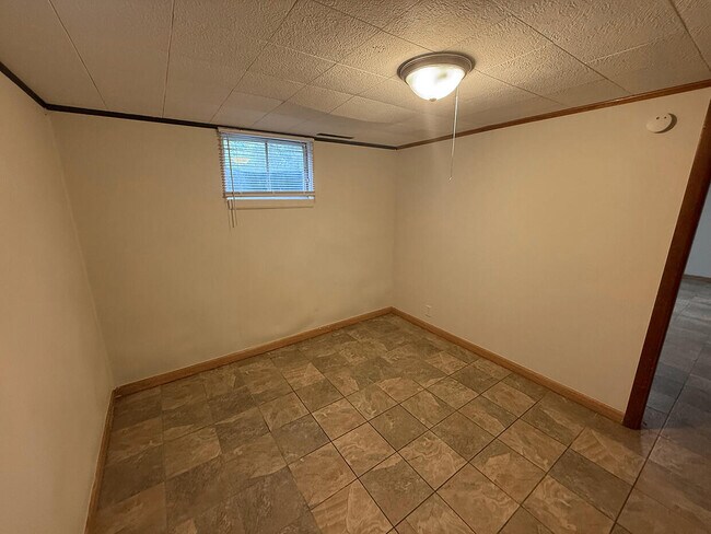 Building Photo - 2102 Woodlea Dr