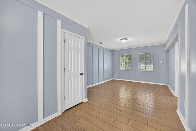 Building Photo - 2960 W 10th St