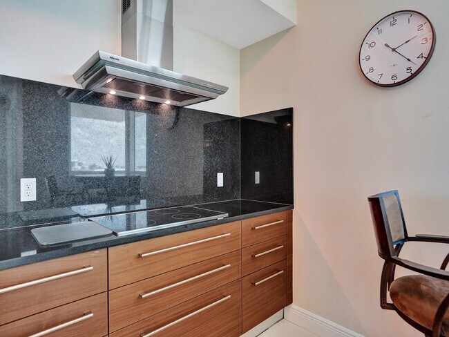 Building Photo - 101 S Fort Lauderdale Beach Blvd