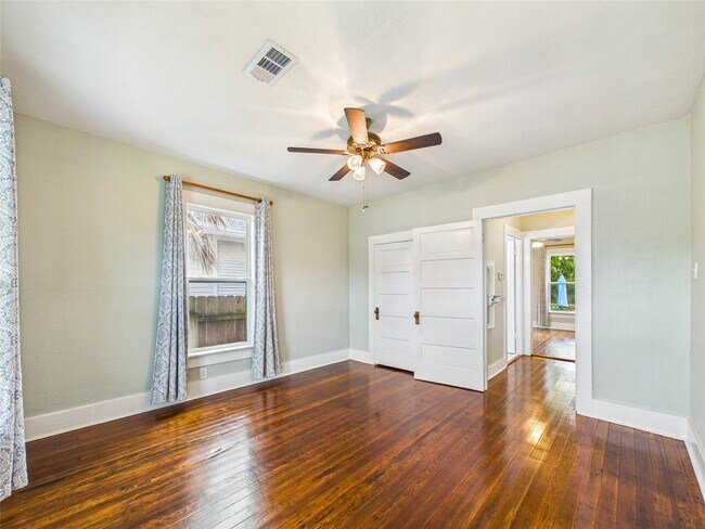 Building Photo - 3602 Ave S 1/2
