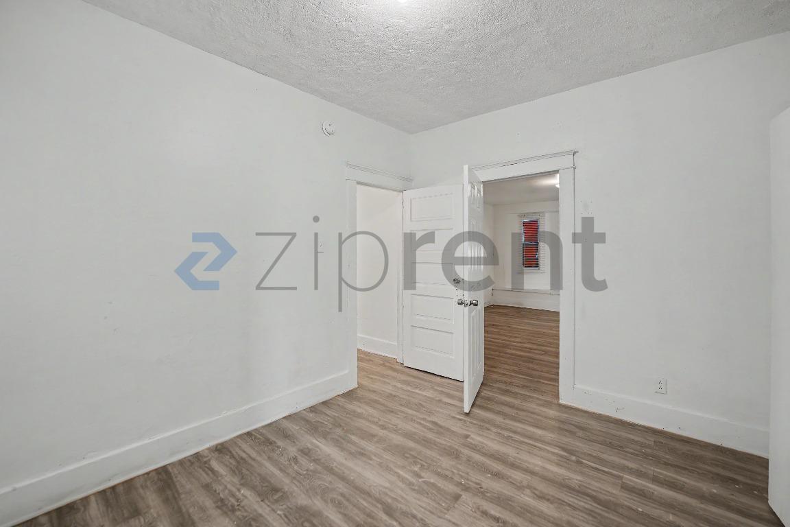 Building Photo - Unit