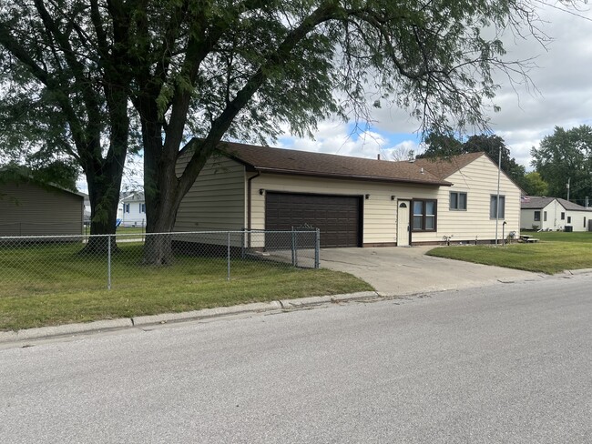 Primary Photo - 922 S 26th St