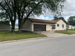 Building Photo - 922 S 26th St