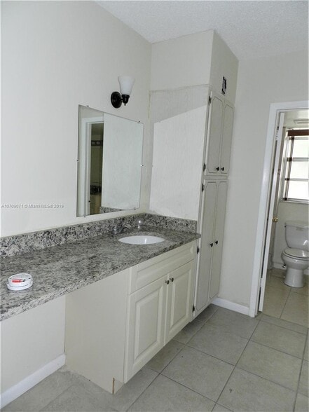 Powder room - 5335 NW 10th Ct