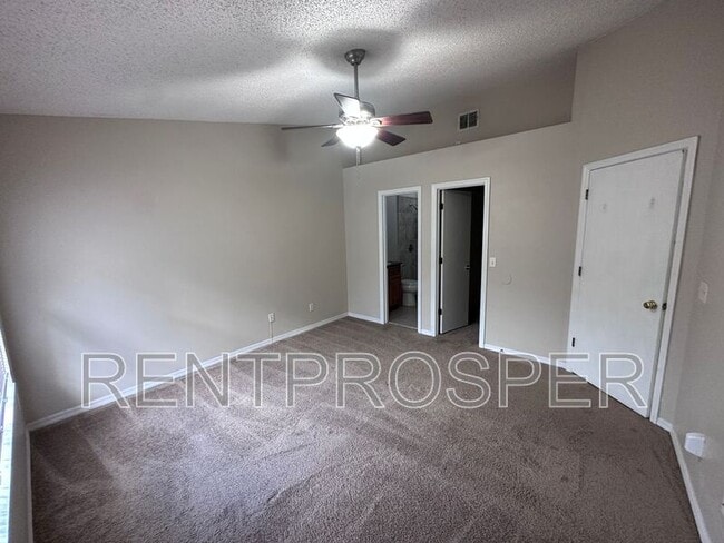 Building Photo - 5980 Scotchwood Glen