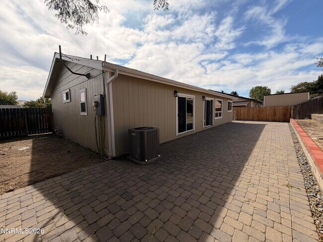Building Photo - 1076 Palmwood Dr