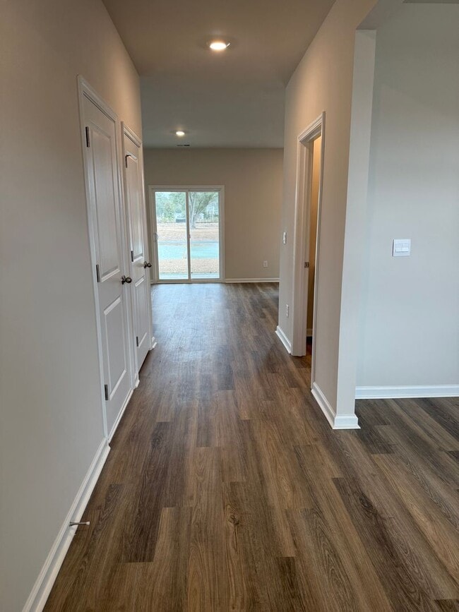 Building Photo - 4 BEDROOMS in Central Conway Location in Kingston Bay! Beautiful Pond View!
