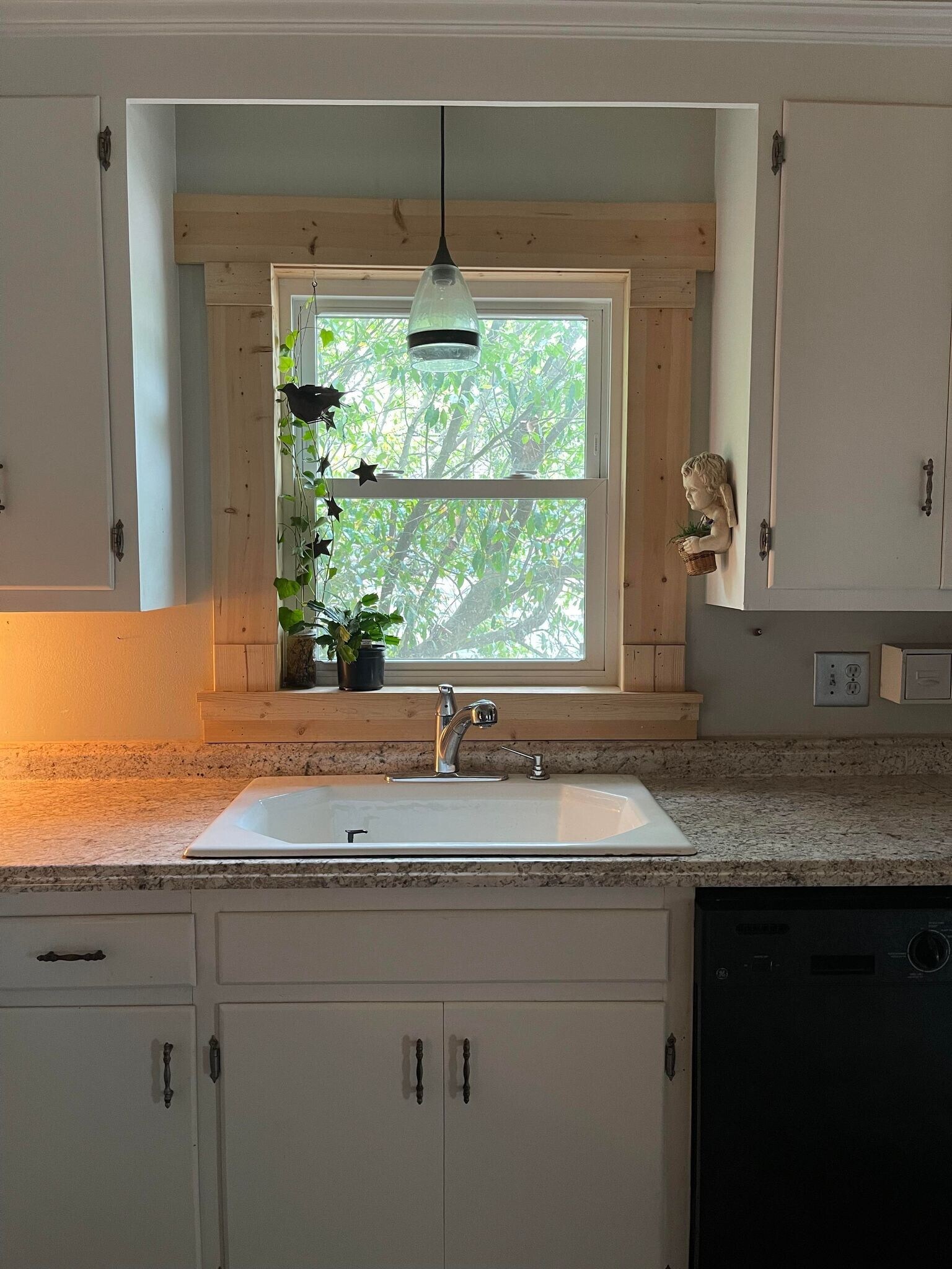 Building Photo - 320 N Poplar St