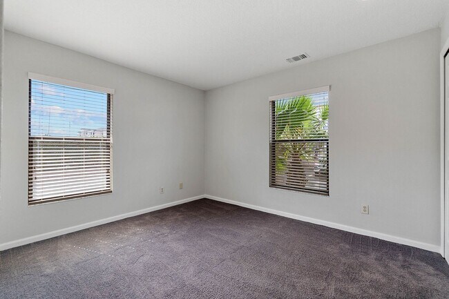 Building Photo - Audubon Park 2/2 Corner Unit Villa with La...