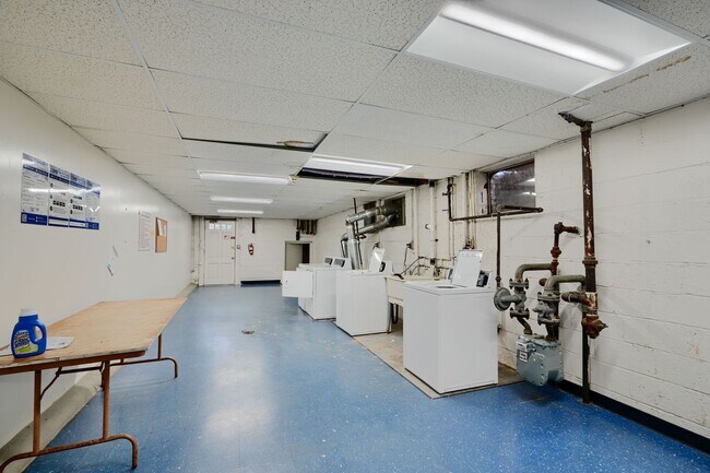 Building Photo - 1 Bed 1 Bath Home for Rent in Rockville, MD- INCLUDES GAS/HEAT AND WATER