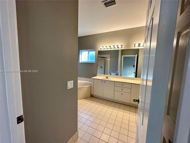 Building Photo - 7611 NW 99th Terrace
