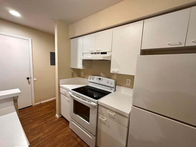 Building Photo - 4871 Via Palm Lakes Via