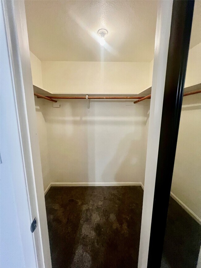 Building Photo - 3300 Pebblebrook Dr