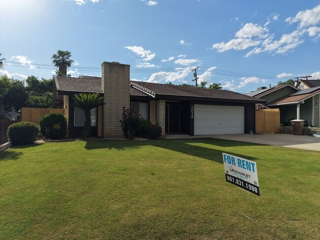 Building Photo - Spacious 4-Bedroom Home in Northeast Bakersfield