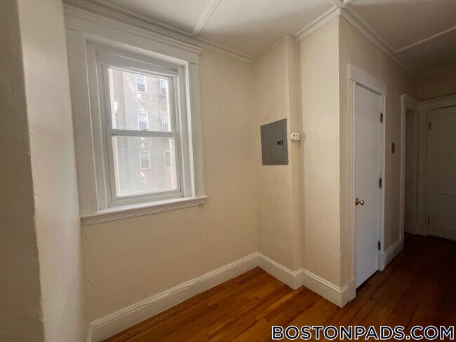 Building Photo - 1179 Boylston St