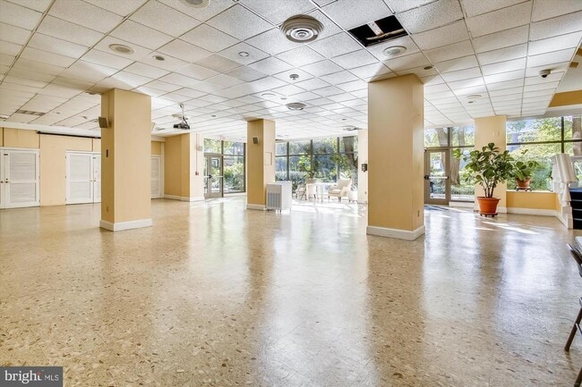 Building Photo - 4201 CATHEDRAL Ave NW