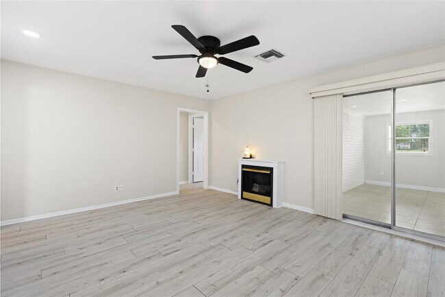 Building Photo - 1607 Buescher Dr