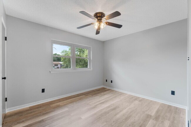 Building Photo - 696 Tyner St