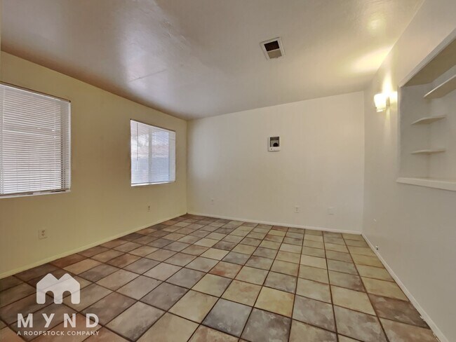Building Photo - 1515 E Orange St