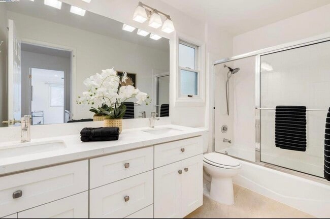 Building Photo - 725 Old Creek Rd