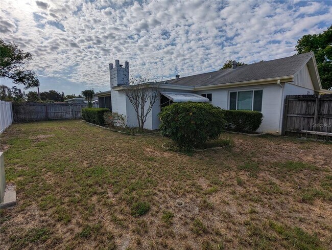 Building Photo - 4233 Hillsdale Dr